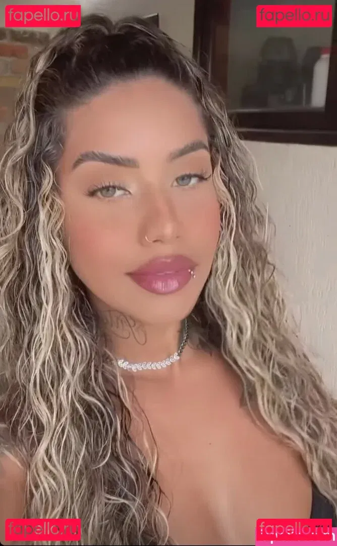 Muito Linda Onlyfans Photo Gallery 