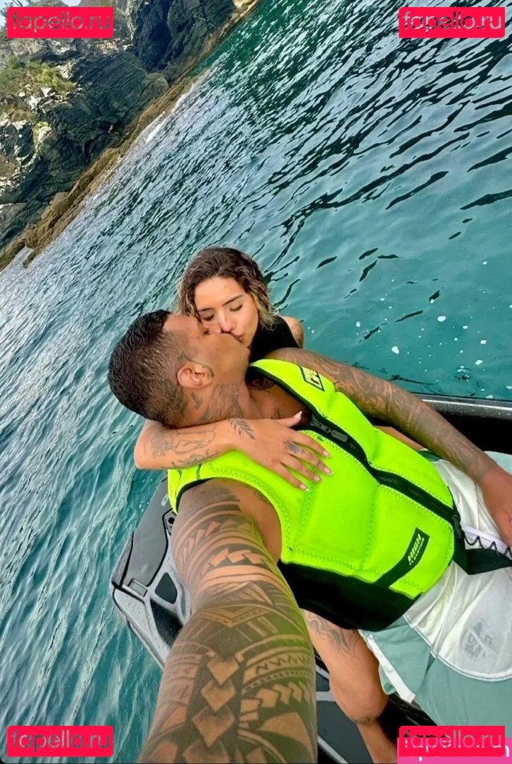 Muito Linda Onlyfans Photo Gallery 