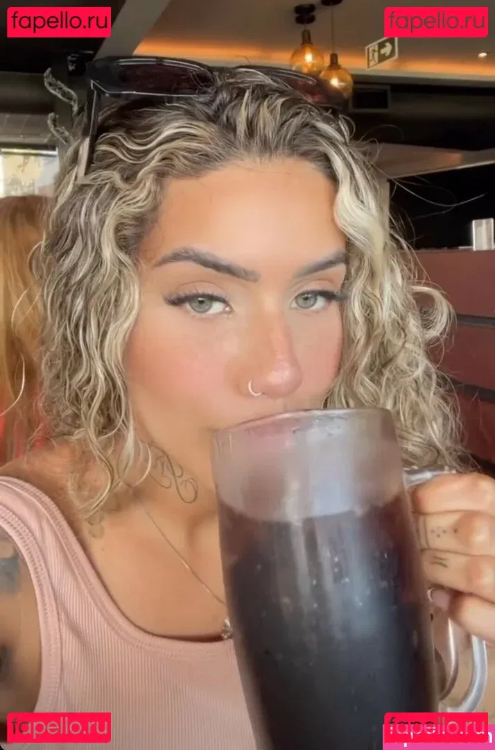 Muito Linda Onlyfans Photo Gallery 