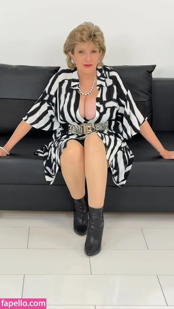 Gill Ellis-Young Onlyfans Photo Gallery 