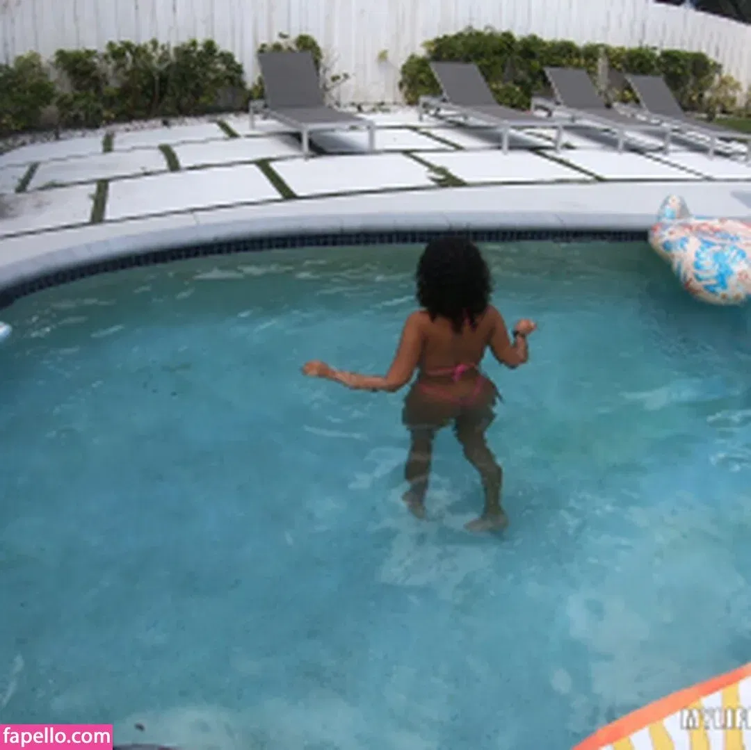 Alix Avery Onlyfans Photo Gallery 