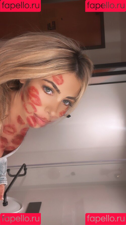 Emmy Corinne Onlyfans Photo Gallery 