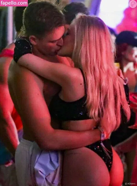 Farofa Da GKay Onlyfans Photo Gallery 