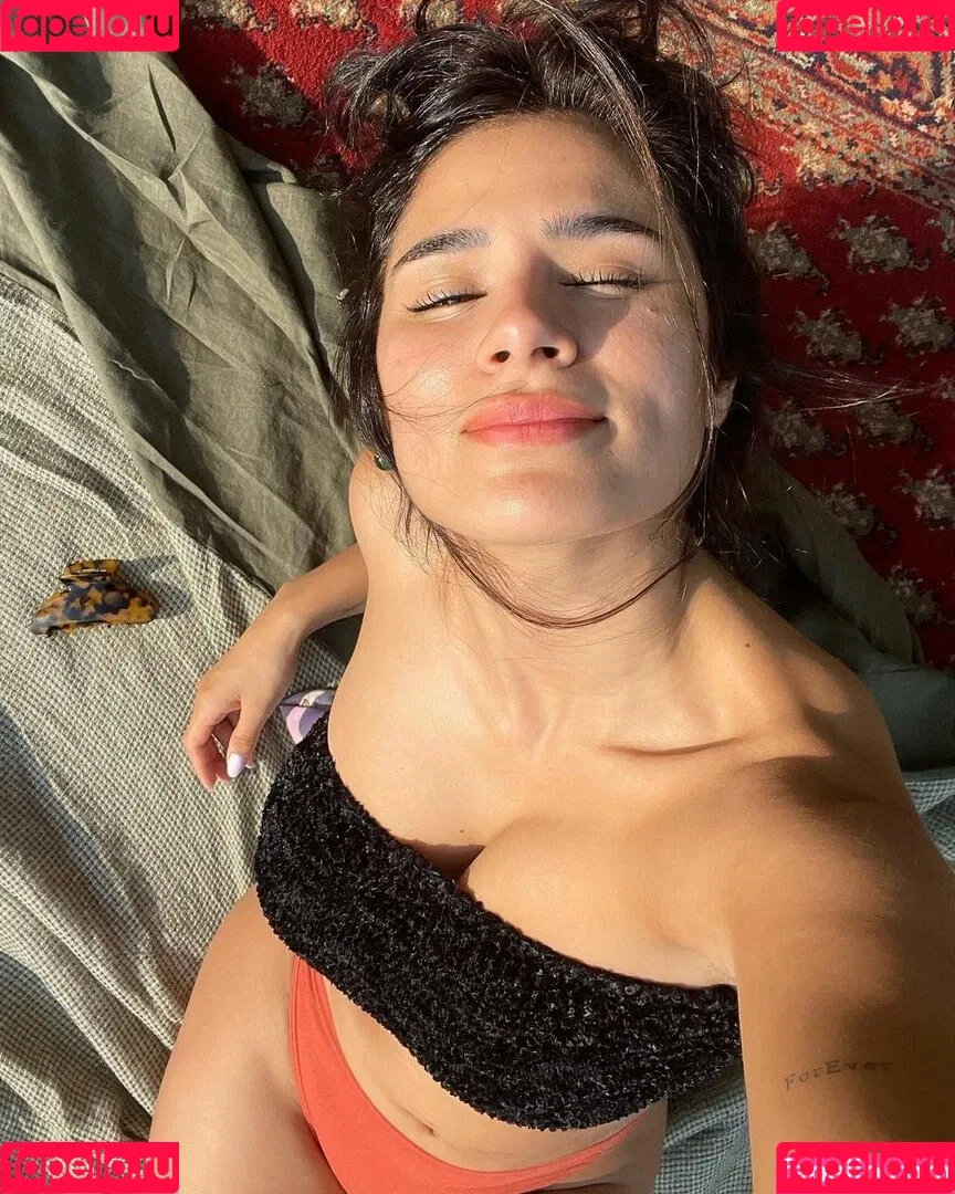 Diane Guerrero Onlyfans Photo Gallery 