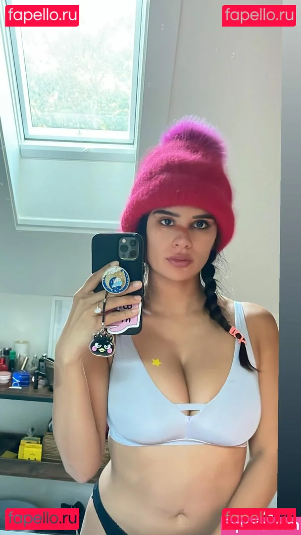 Diane Guerrero Onlyfans Photo Gallery 