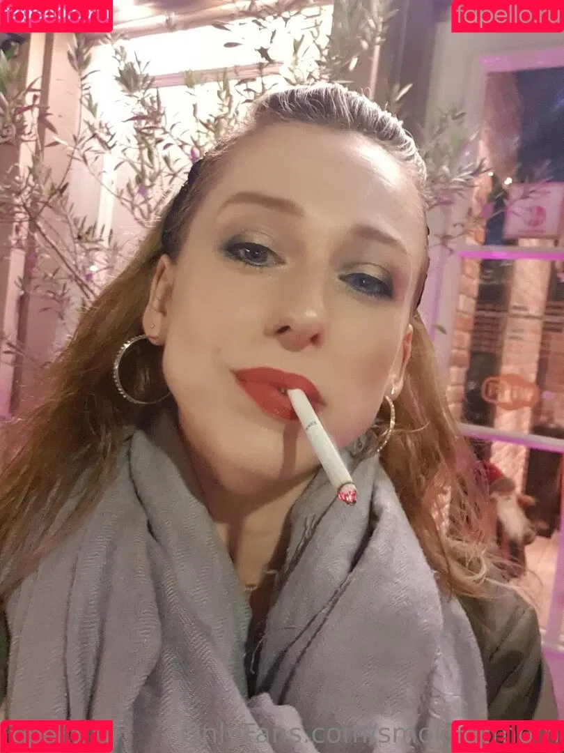 smokingmom Onlyfans Photo Gallery 