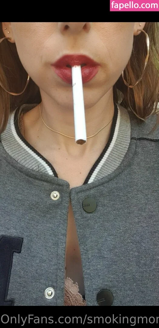 smokingmom Onlyfans Photo Gallery 