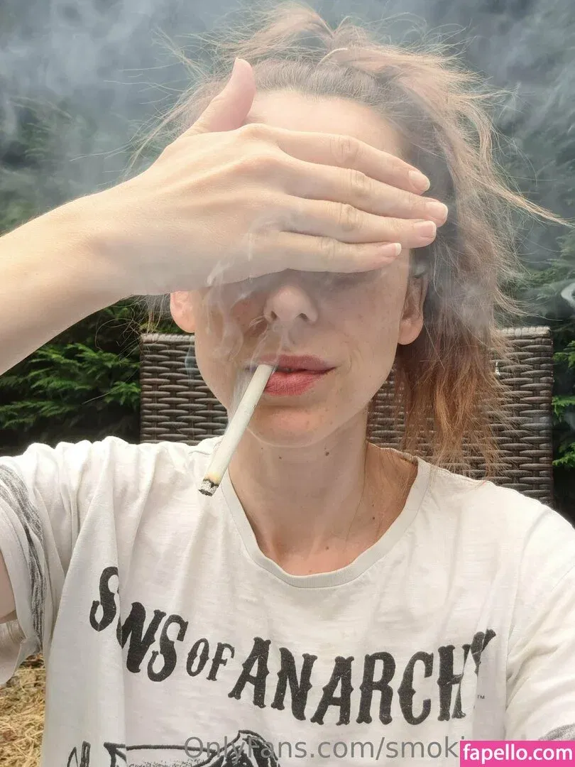 smokingmom Onlyfans Photo Gallery 
