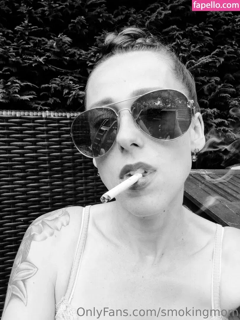 smokingmom Onlyfans Photo Gallery 