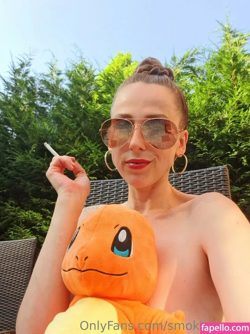 smokingmom Onlyfans Photo Gallery 