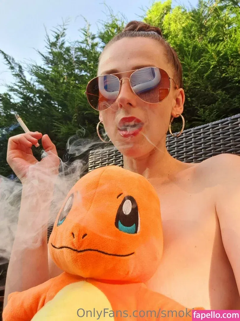 smokingmom Onlyfans Photo Gallery 