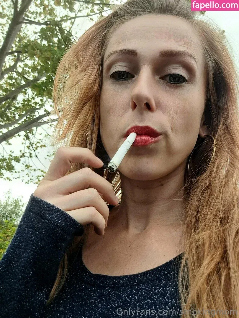 smokingmom Onlyfans Photo Gallery 