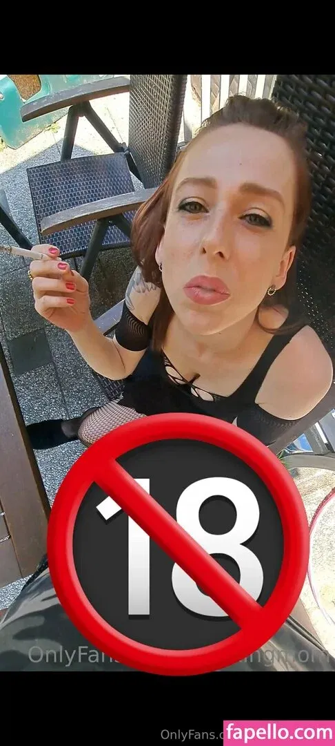 smokingmom Onlyfans Photo Gallery 