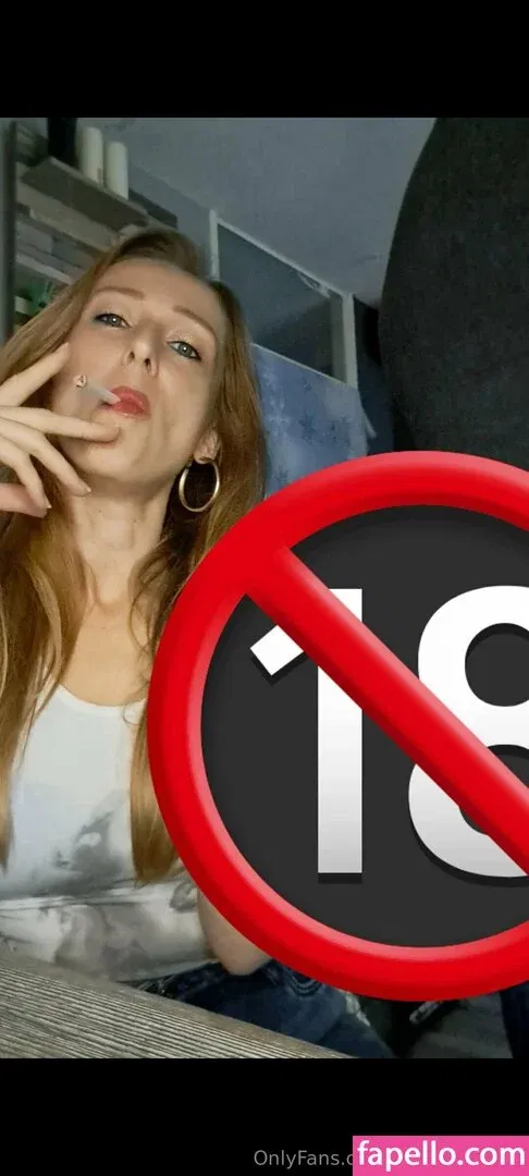 smokingmom Onlyfans Photo Gallery 