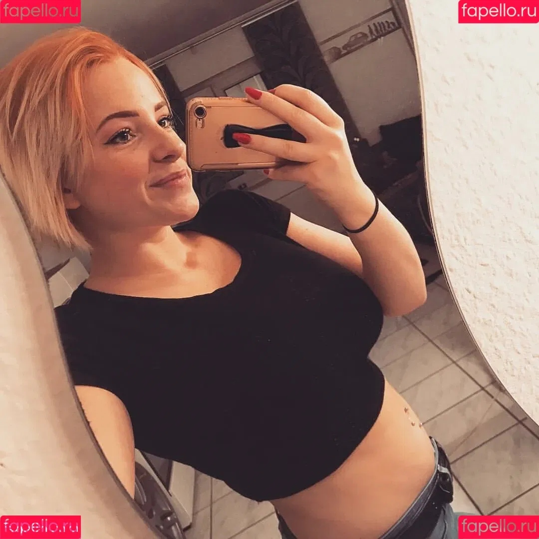 Sarah Neuhaus Onlyfans Photo Gallery 