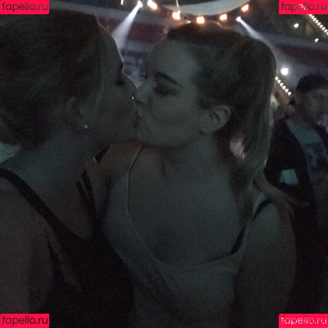 Sarah Neuhaus Onlyfans Photo Gallery 