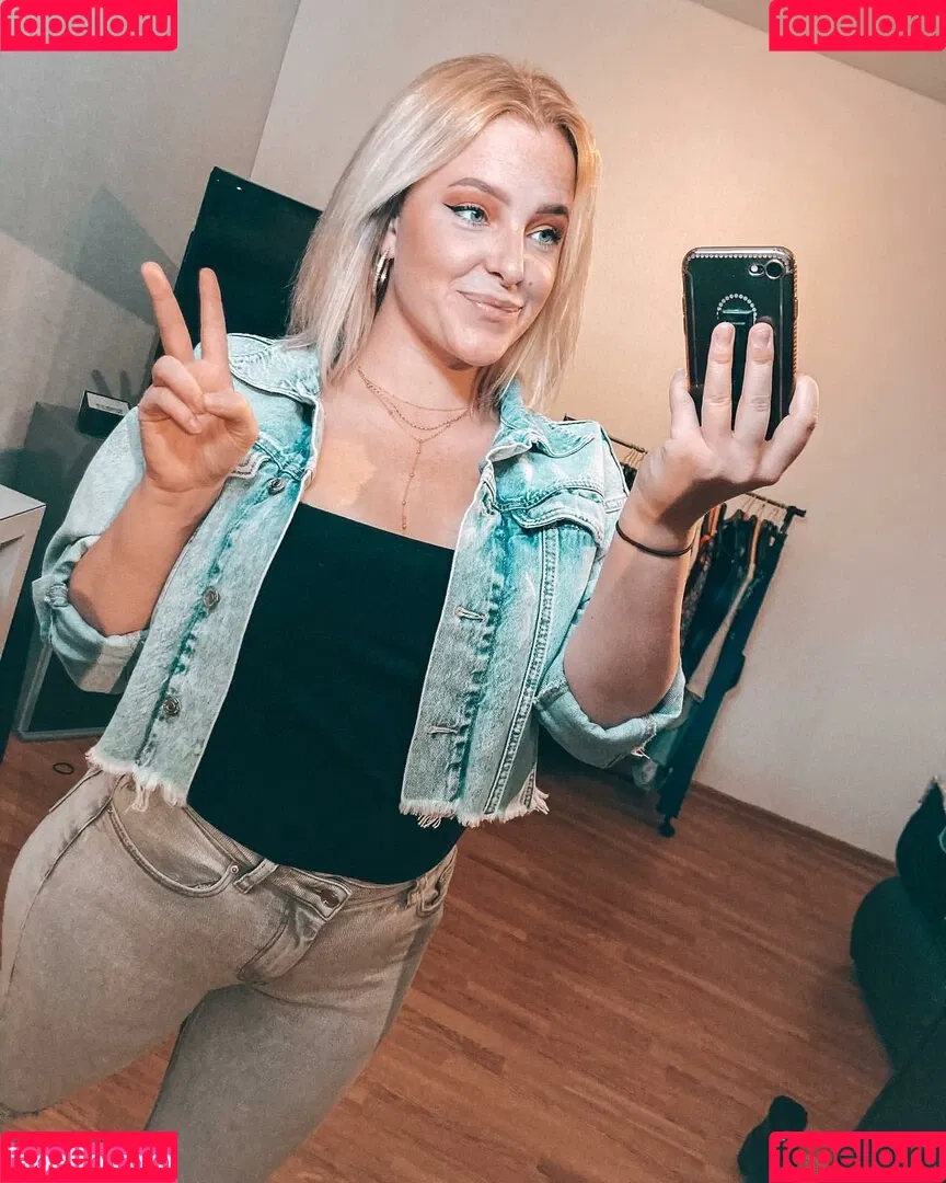 Sarah Neuhaus Onlyfans Photo Gallery 