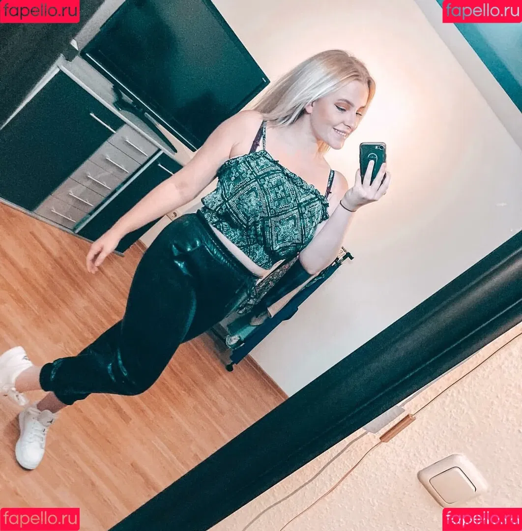 Sarah Neuhaus Onlyfans Photo Gallery 