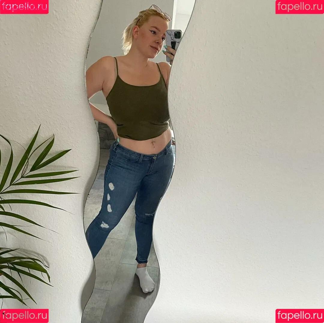 Sarah Neuhaus Onlyfans Photo Gallery 