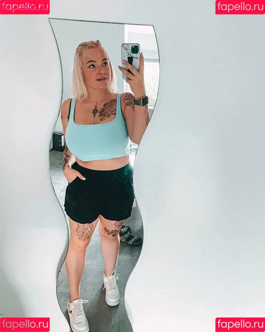 Sarah Neuhaus Onlyfans Photo Gallery 