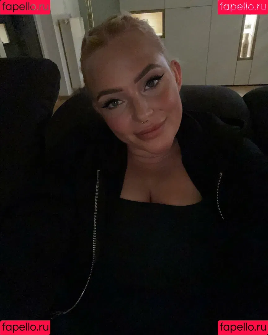 Sarah Neuhaus Onlyfans Photo Gallery 