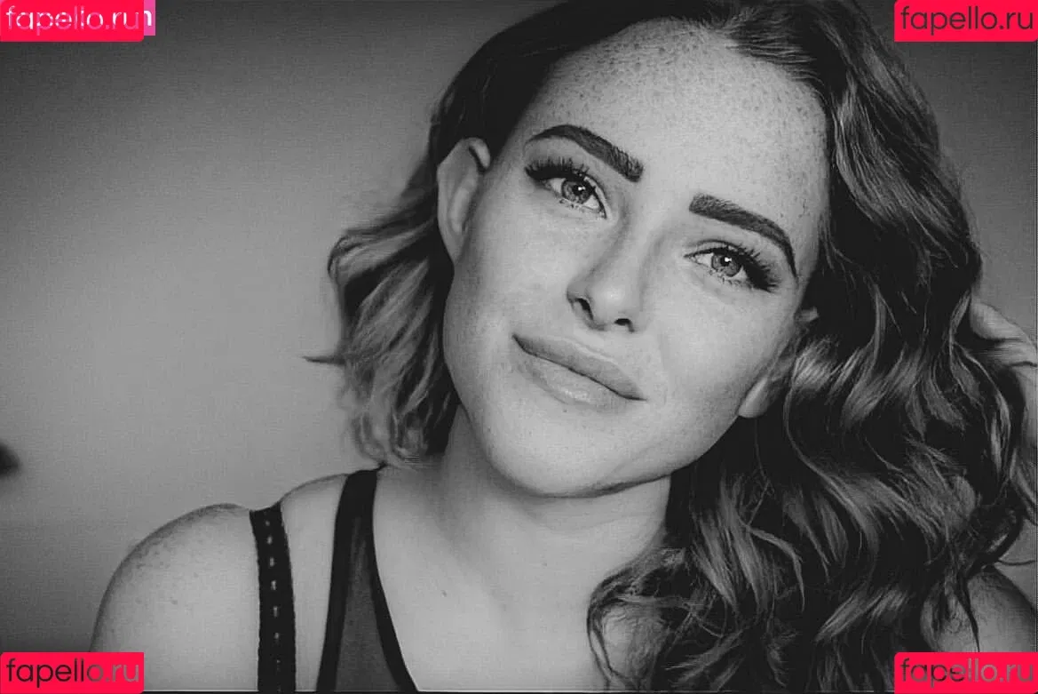 Sarah Neuhaus Onlyfans Photo Gallery 