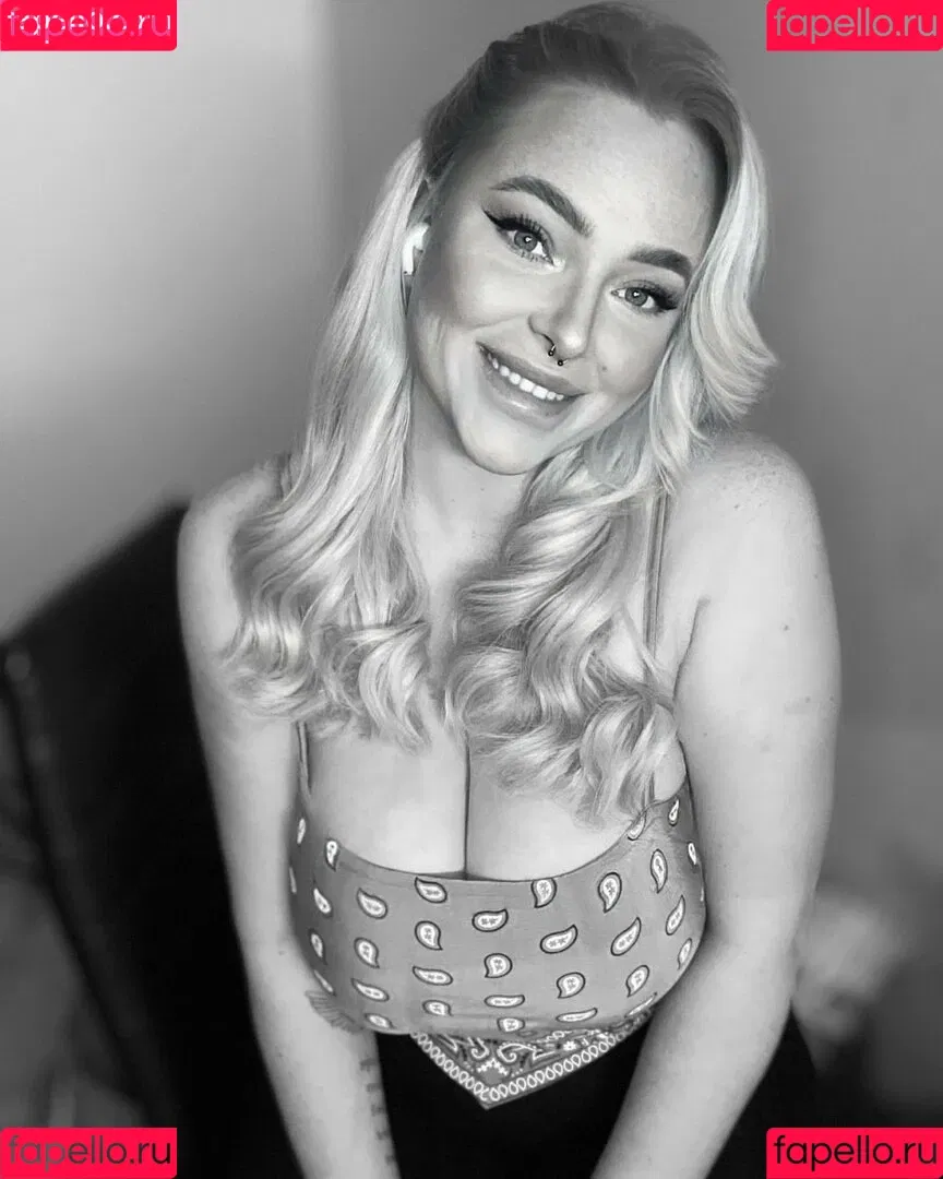 Sarah Neuhaus Onlyfans Photo Gallery 