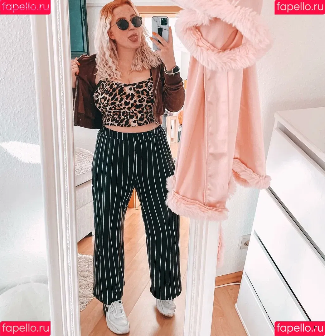 Sarah Neuhaus Onlyfans Photo Gallery 