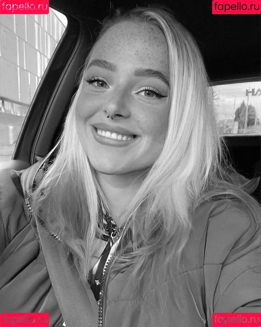 Sarah Neuhaus Onlyfans Photo Gallery 