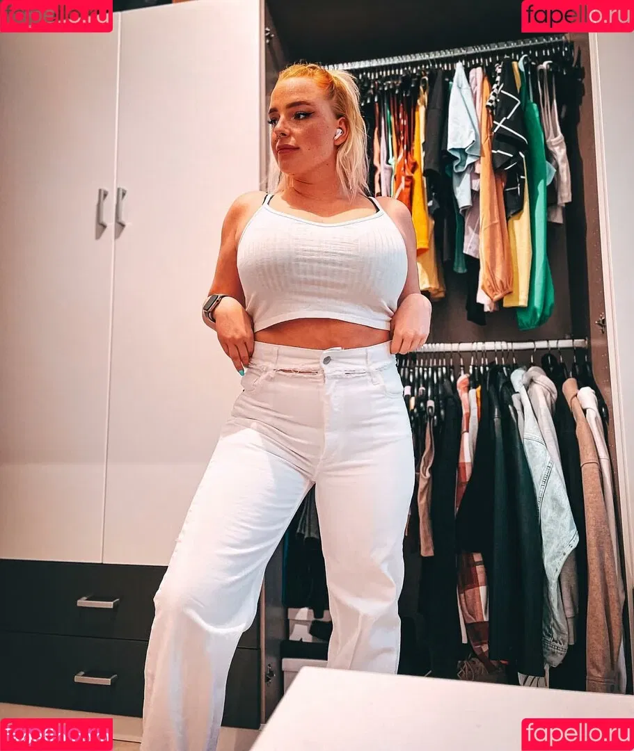 Sarah Neuhaus Onlyfans Photo Gallery 