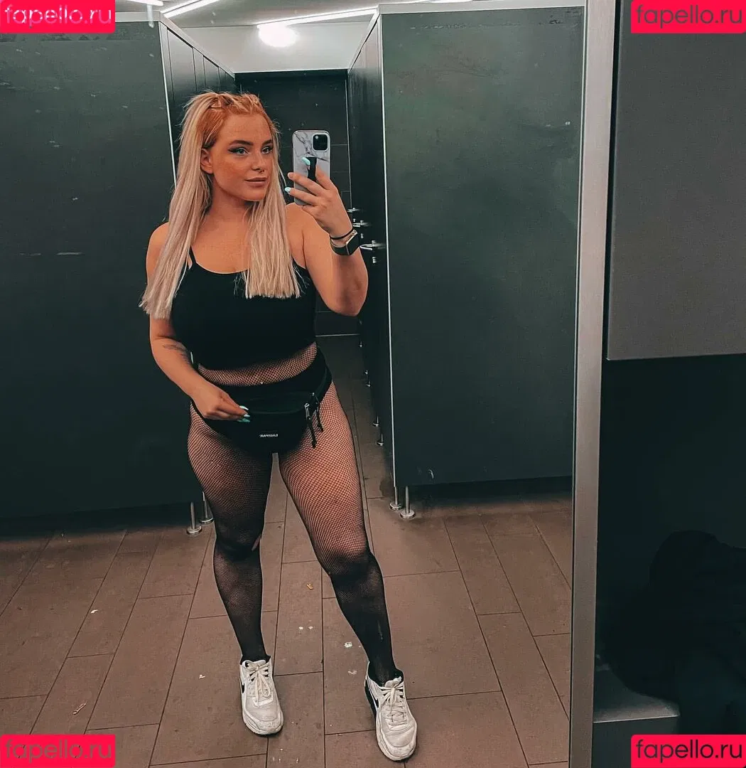Sarah Neuhaus Onlyfans Photo Gallery 