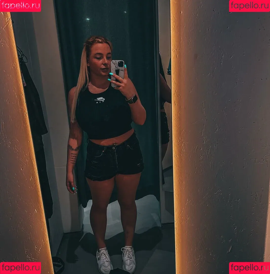 Sarah Neuhaus Onlyfans Photo Gallery 