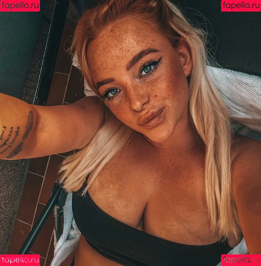 Sarah Neuhaus Onlyfans Photo Gallery 
