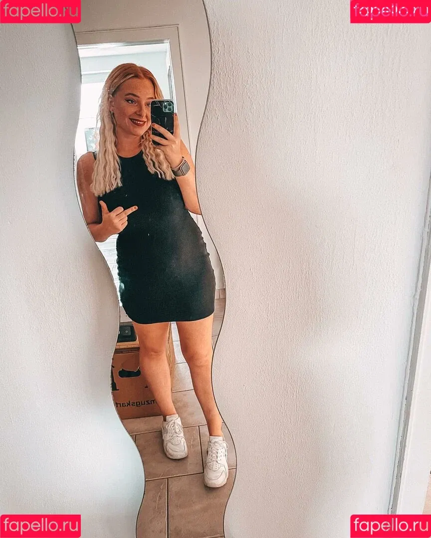 Sarah Neuhaus Onlyfans Photo Gallery 