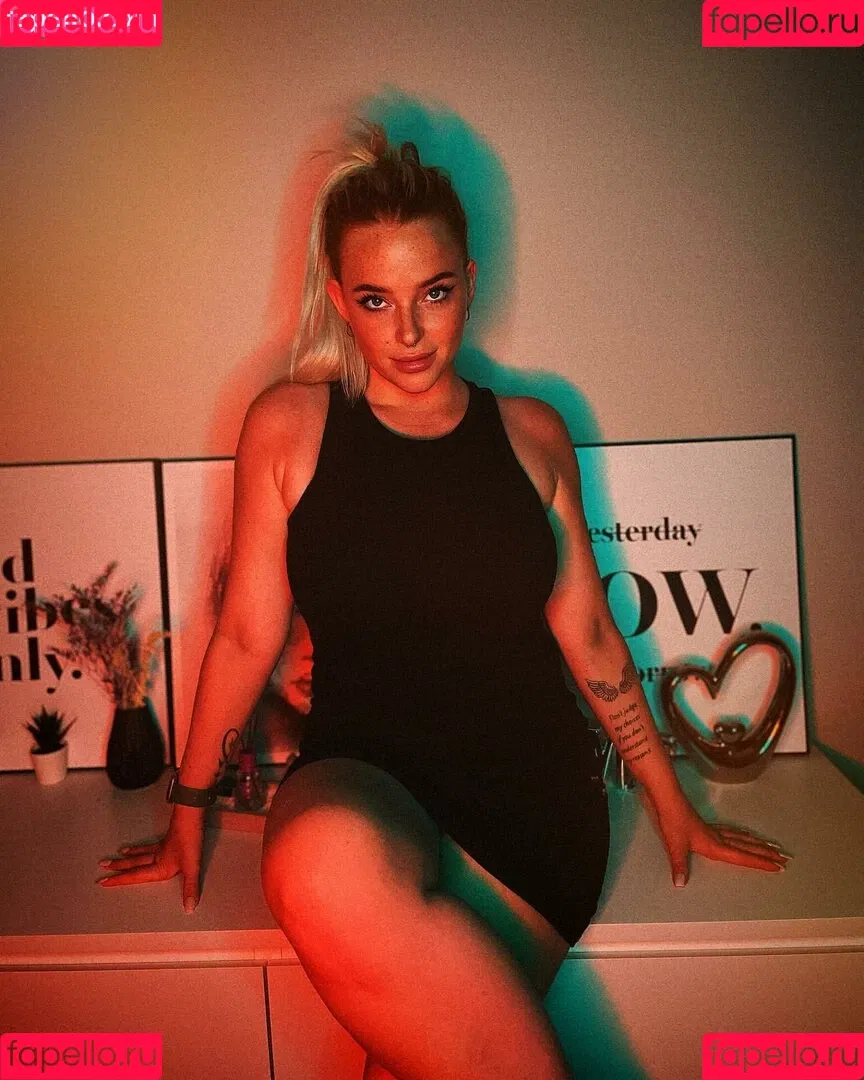 Sarah Neuhaus Onlyfans Photo Gallery 
