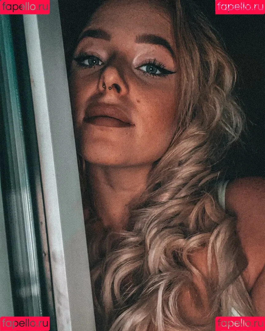 Sarah Neuhaus Onlyfans Photo Gallery 
