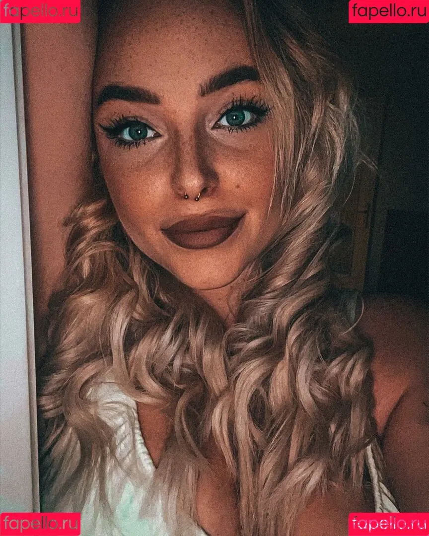 Sarah Neuhaus Onlyfans Photo Gallery 