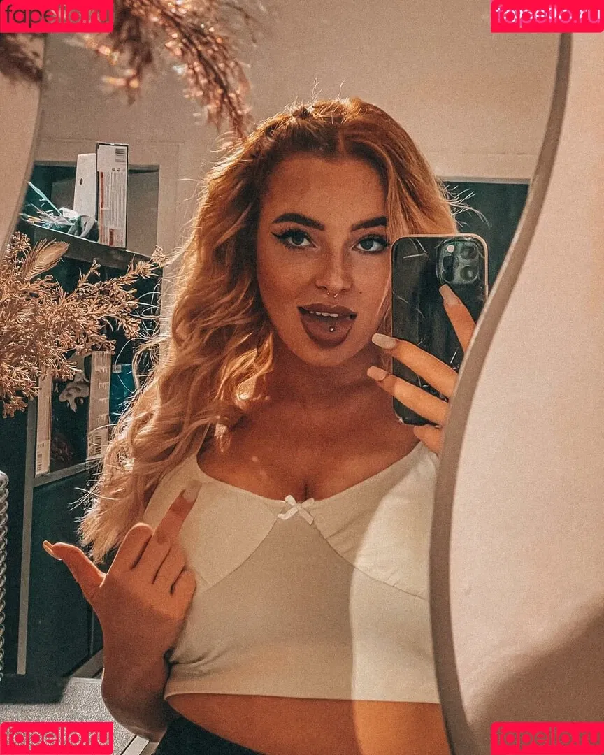 Sarah Neuhaus Onlyfans Photo Gallery 