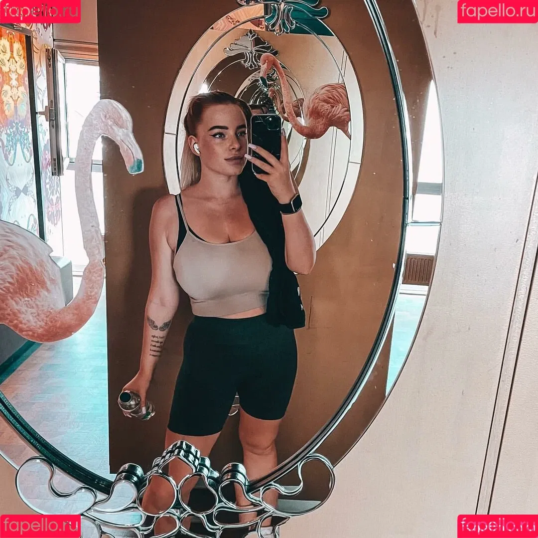 Sarah Neuhaus Onlyfans Photo Gallery 