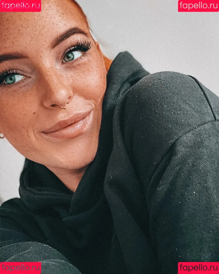 Sarah Neuhaus Onlyfans Photo Gallery 