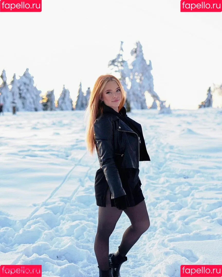 Sarah Neuhaus Onlyfans Photo Gallery 