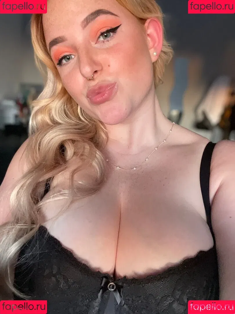 Sarah Neuhaus Onlyfans Photo Gallery 