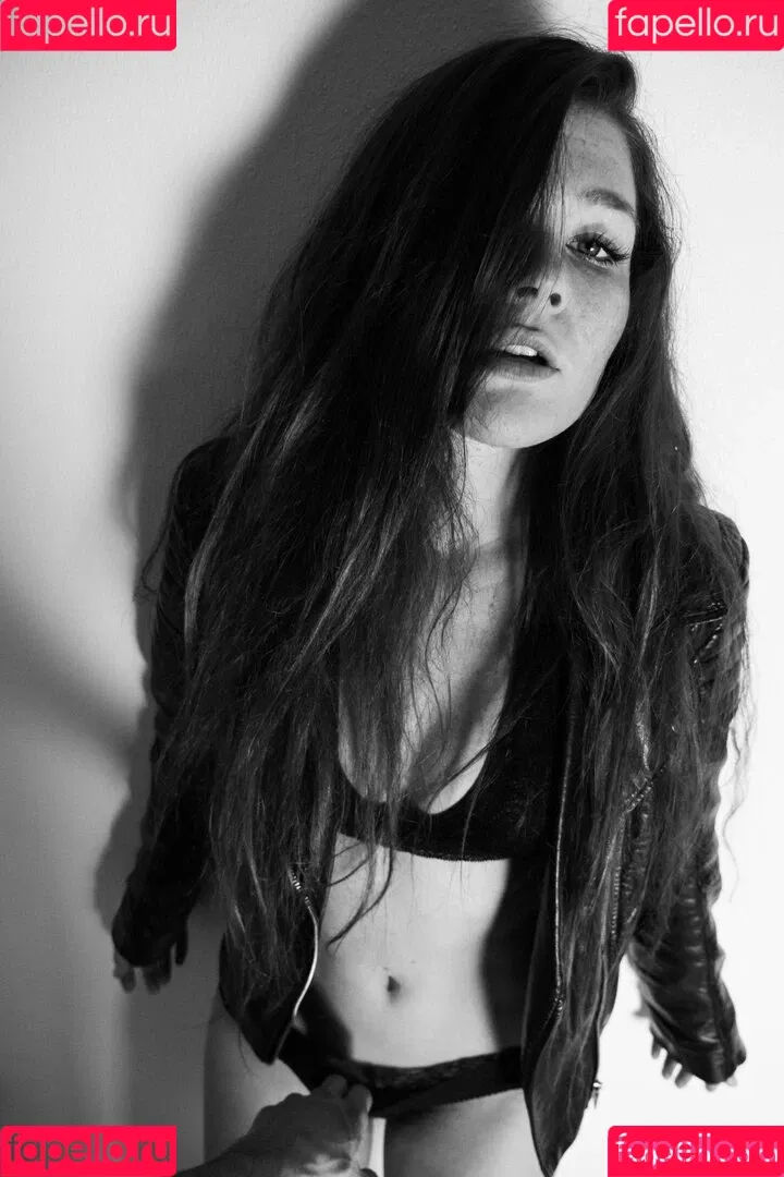 Mia Sollis Onlyfans Photo Gallery 