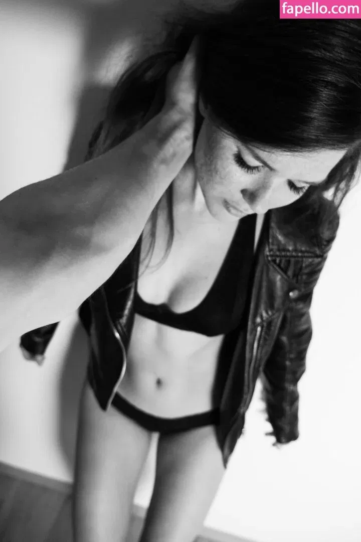 Mia Sollis Onlyfans Photo Gallery 