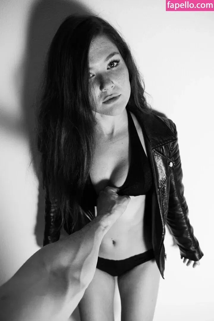 Mia Sollis Onlyfans Photo Gallery 