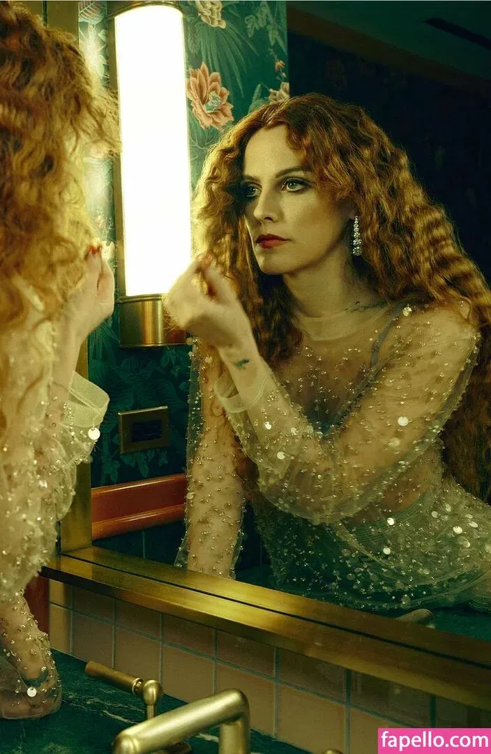 Riley Keough Onlyfans Photo Gallery 