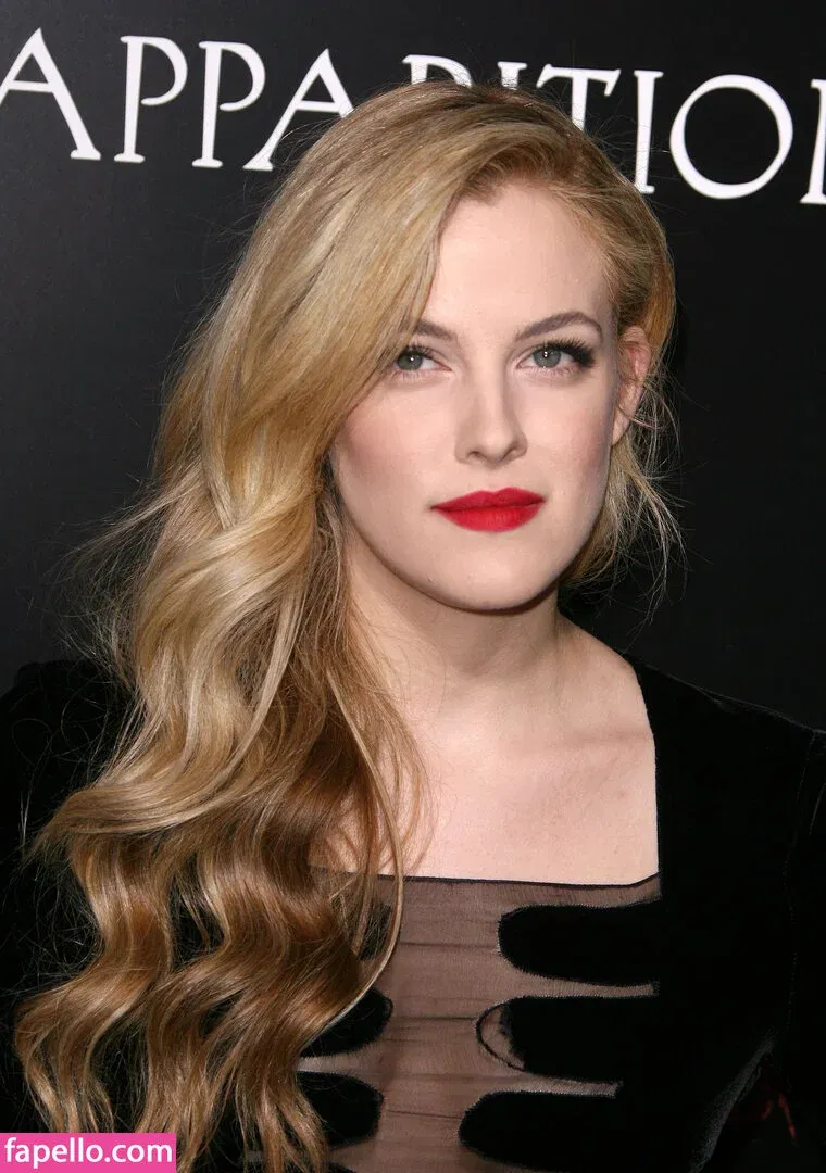 Riley Keough Onlyfans Photo Gallery 