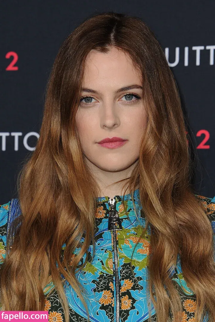 Riley Keough Onlyfans Photo Gallery 