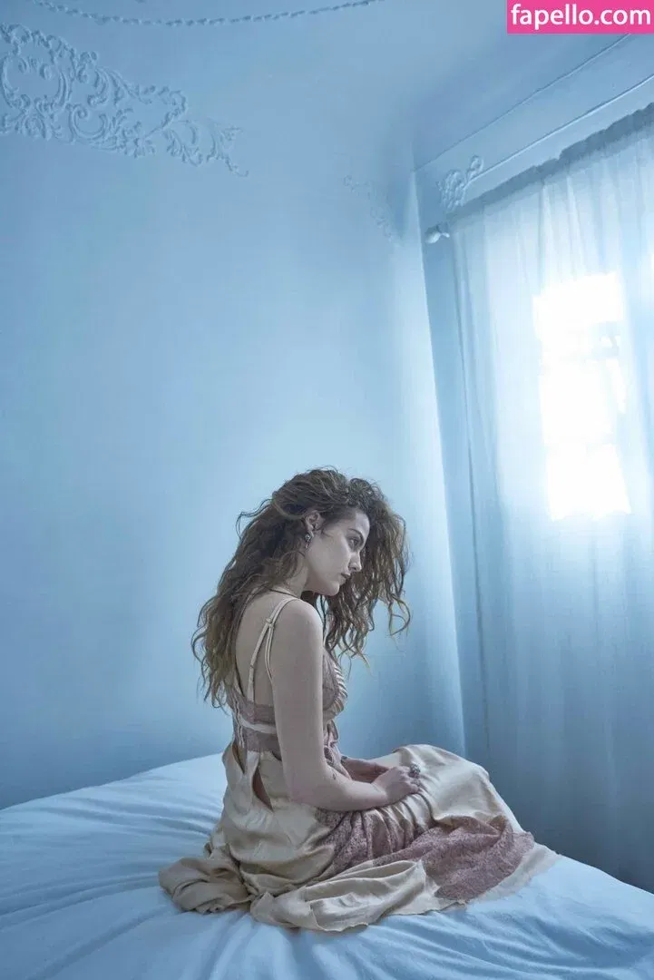 Riley Keough Onlyfans Photo Gallery 