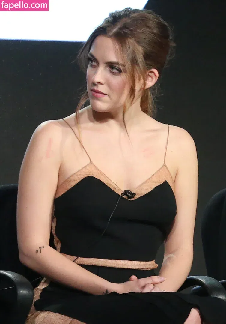 Riley Keough Onlyfans Photo Gallery 